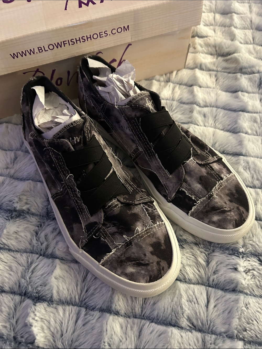 Blowfish women Black Tie-Dye Slip-On Sneakers with White Soles size 7.5 new